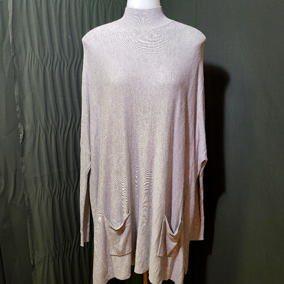 Romeo & Juliet Couture Sweaters - Romeo + Juliet Couture mock turtleneck